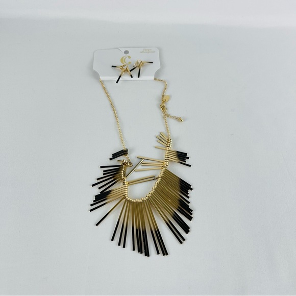 Charming Charlie Gold Tone Long Necklace And Earrings Set New - Picture 12 of 12